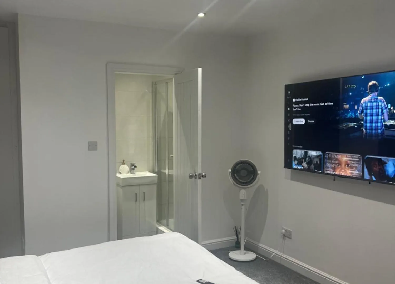 Spacious Self-Contained Studio Λονδίνο Πανσιόν